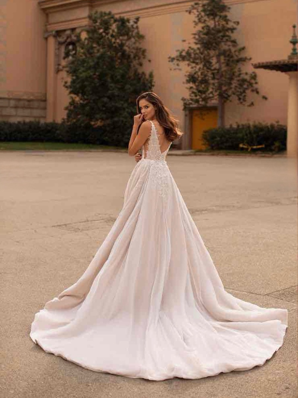 New with tags Giovanna Alessandro Esther with Dramatic Overskirt